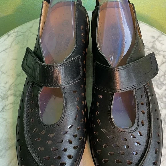 Spring Step Black Mary Janes - Picture 2 of 6